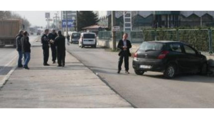 Fabrikanın Duvarına &Ccedil;arparak Durabildi: 2 Yaralı