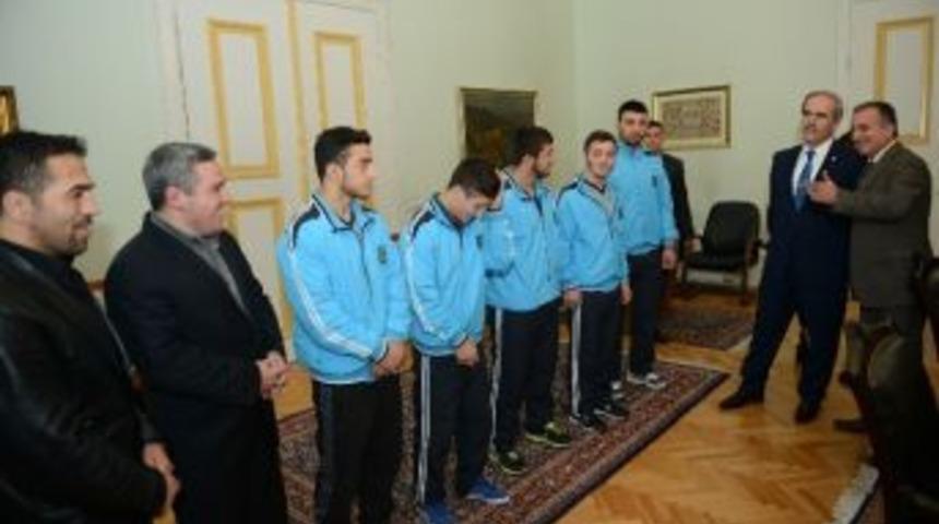 Başkan Altepe’den Başarılı Güreşçilere Altın