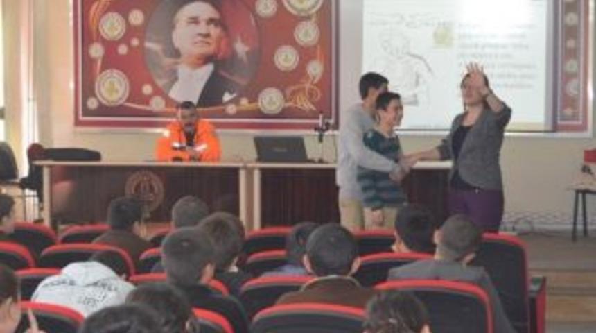 Gen&ccedil;lik Merkezi&rsquo;nden İlk Yardım Semineri