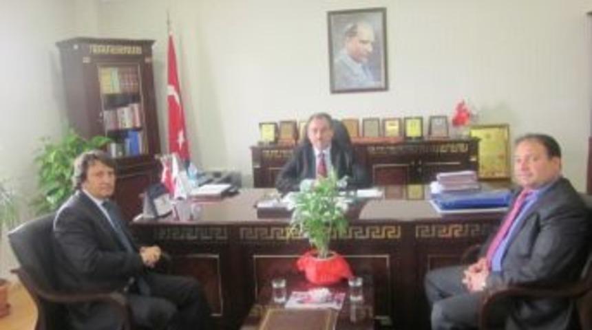 T&uuml;rkiye Kamu-sen Y&ouml;neticilerinden İl M&uuml;ft&uuml;s&uuml; &Ouml;zt&uuml;rk&rsquo;e Ziyaret