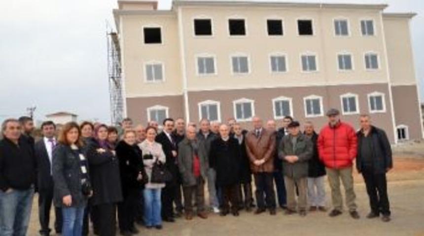 Başkan Hasan Akg&uuml;n, Cemevinde İncelemelerde Bulundu