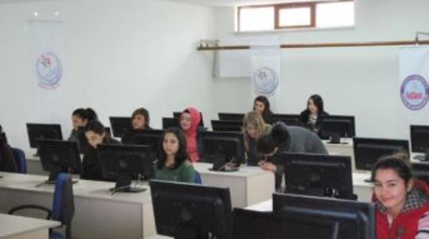 Gen&ccedil;lik Merkezi'nden Bilgisayar Kursu