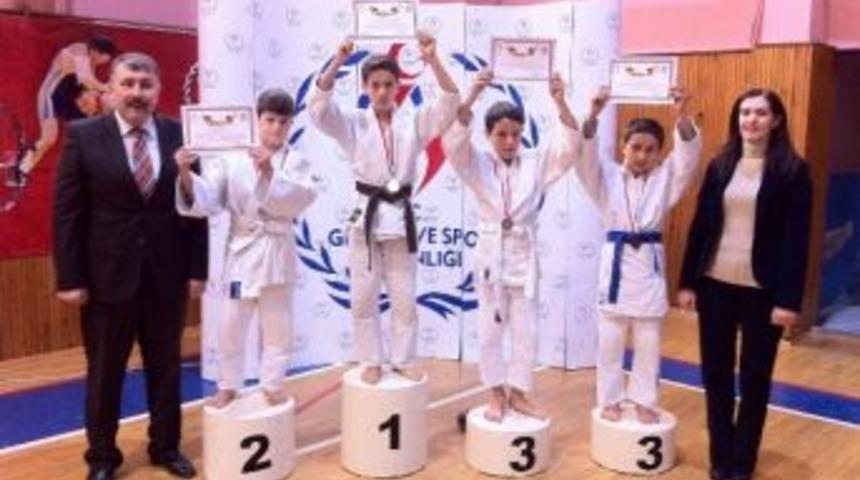 Anadolu Yıldızlar Ligi'nde Rize Rüzgarı Esti