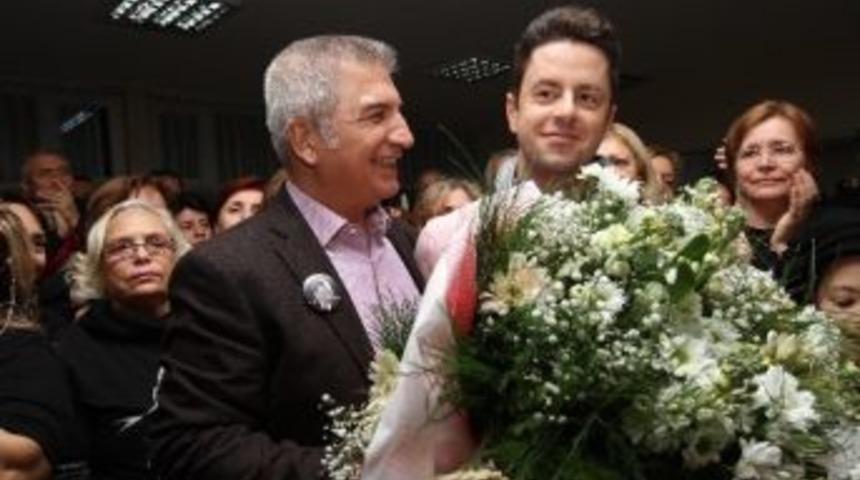 &ldquo;iki Yakanın Dansı&rdquo; Karşıyaka'da Aynı Sahnede