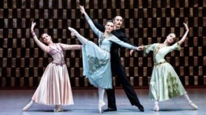 &ldquo;v. Murad&rdquo; İzleyiciye Veda Ediyor