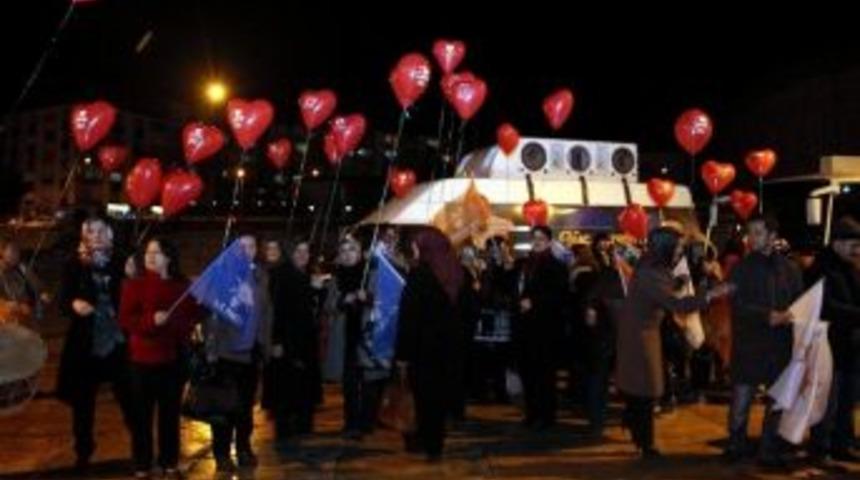 Başbakan Erdoğan&rsquo;ın Doğum G&uuml;n&uuml; Pasta Kesilerek Kutlandı