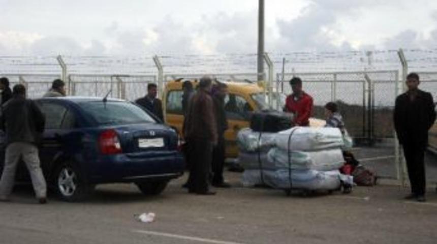 Suriyelilerin &Ouml;nc&uuml;pınar Sınır Kapısı'ndan Giriş Ve &Ccedil;ıkışları S&uuml;r&uuml;yor