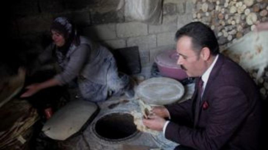 Eminpaşa Mahallesi&rsquo;nde Ak Partili Ko&ccedil;&rsquo;a Coşkulu Karşılama