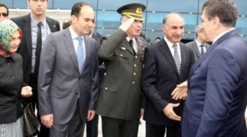 Şanlıurfa'nın Yeni Valisi İzzettin K&uuml;&ccedil;&uuml;k, G&ouml;revine Başladı