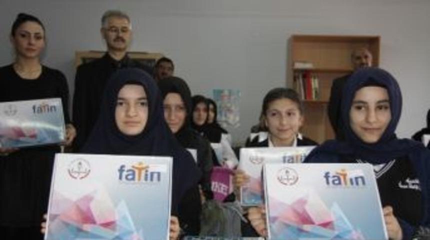 İneg&ouml;l'de &Ouml;ğrencilere Tablet Dağıtıldı