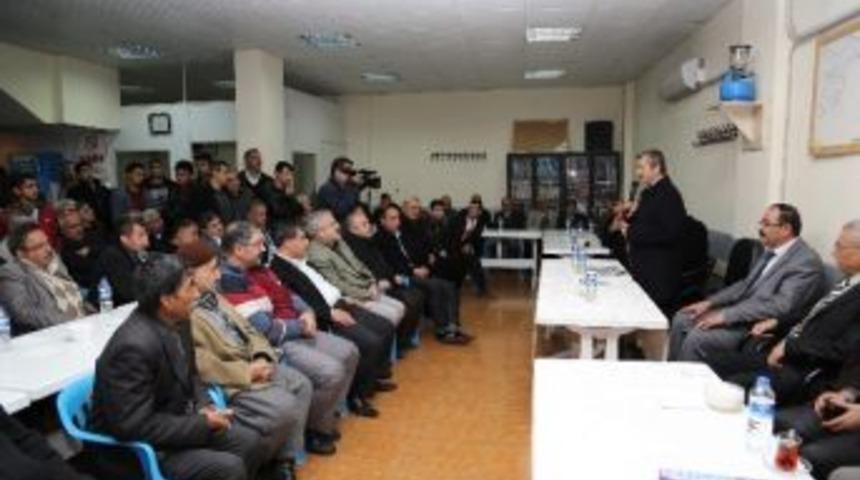 Başbakan İ&ccedil;in S&uuml;rpriz Doğum G&uuml;n&uuml; Pastası Kesildi