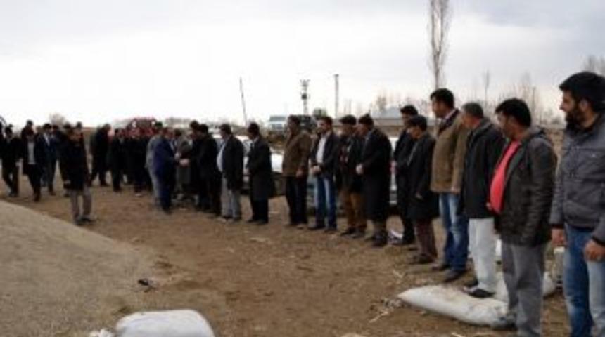 Kırgızlı T&uuml;rkler G&uuml;la&ccedil;ar&rsquo;ı Rabia Selamı İle Karşıladı