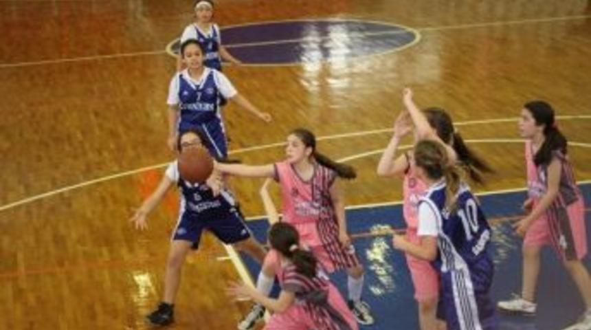 &Ouml;zel Sanko Okulları Basketbol K&uuml;&ccedil;&uuml;k Kız Takımı İl Şampiyonu