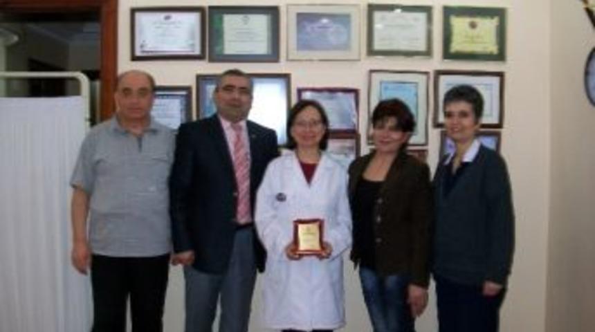 Umudun &Ccedil;ocukları Engelliler Derneği'nden Fizyomer T&uuml;renir'e Plaket