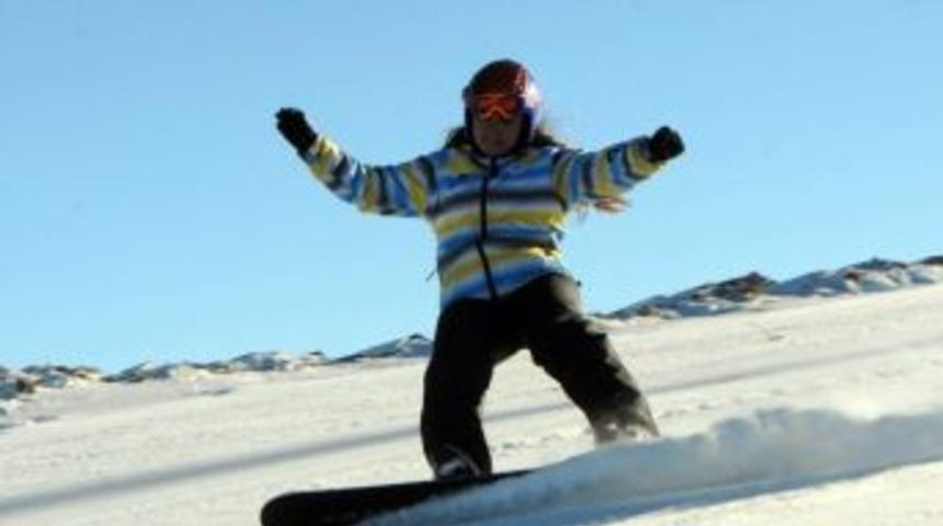 Ilgaz&rsquo;da Kayak Keyfi S&uuml;r&uuml;yor