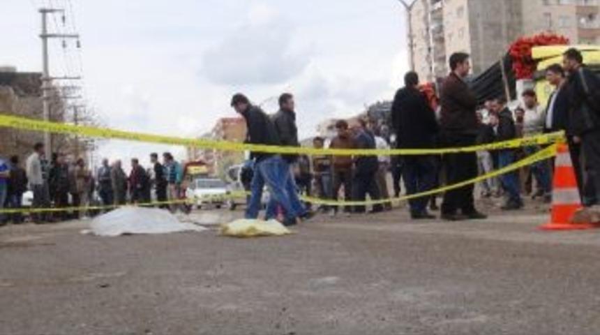 Karşıdan Karşıya Ge&ccedil;mek İsterken Canından Oldu