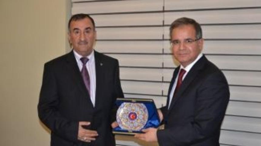 Vali Tapsız, M&uuml;ft&uuml; Kavşut Onuruna Yemek Verdi