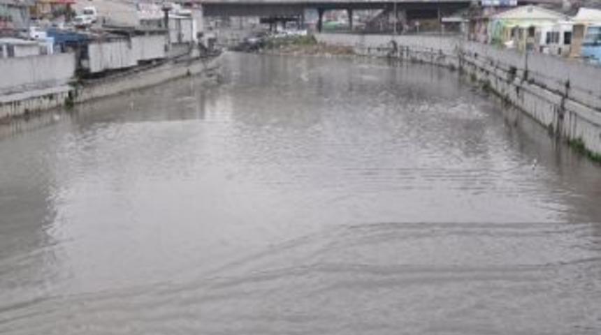 Yağışlarla Birlikte Acılık Deresi Doldu