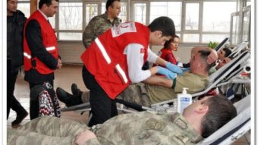 Jandarma, Kan Bağışladı&rlm;