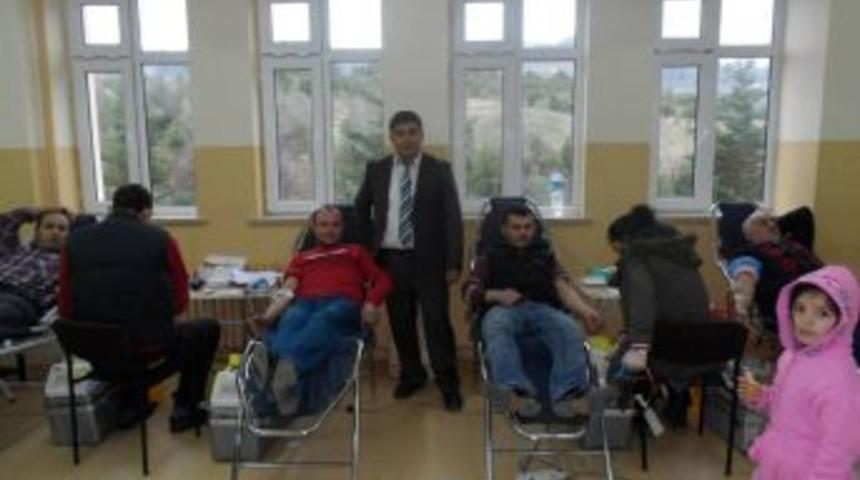 Alaplı TOKİ Ok&ccedil;ular İmam Hatip Ortaokulunda kan bağışı d&uuml;zenlendi