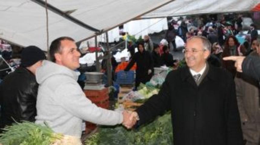 Ak Partili Sedat Özsoy Pazarcıları Dinledi