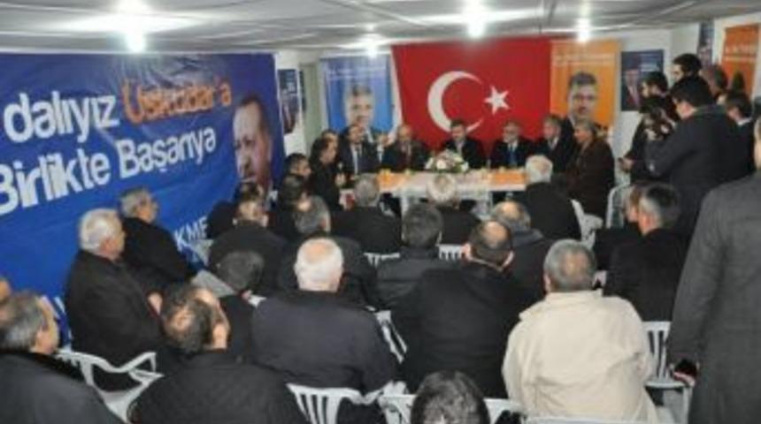 Ak Partili Hilmi T&uuml;rkmen, &Uuml;sk&uuml;darlı Kadınlarla Bir Araya Geldi