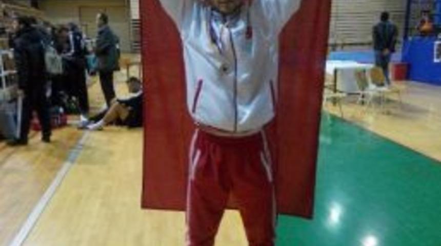 Konya B&uuml;y&uuml;kşehir Belediyesporlu Sporcu Balkan Şampiyonu