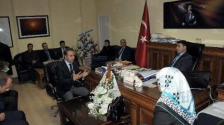 &Ccedil;atak İl&ccedil;e Milli Eğitim M&uuml;d&uuml;r&uuml; Mehmet Yaman, Van İl Milli Eğitim M&uuml;d&uuml;r&uuml; Kıyasettin Kırekin&rsquo;i Makamında Ziyaret Etti