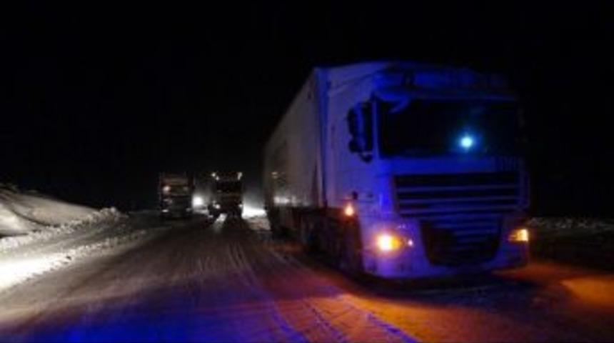 Tipi Ve Kar Yağışı Nedeniyle Ara&ccedil;lar Mahsur Kaldı