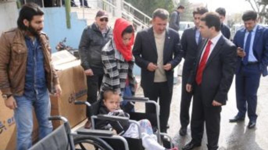 Cizre Emniyet M&uuml;d&uuml;rl&uuml;ğ&uuml; 20 Engelliye Sandalye Dağıttı