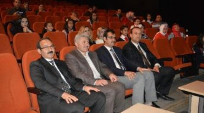 Safahat Şiirlerini G&uuml;zel Okuma Yarışması Yapıldı