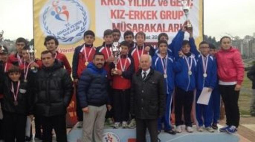 Sorgun Fatih Ortaokulu Kros M&uuml;sabakalarında Samsun B&ouml;lge Birincisi Oldu