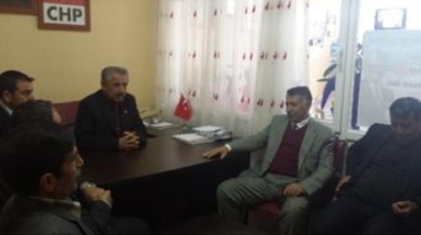 &Ouml;zt&uuml;rk, Rakiplerinin Se&ccedil;im B&uuml;rolarını Ziyaret Etti