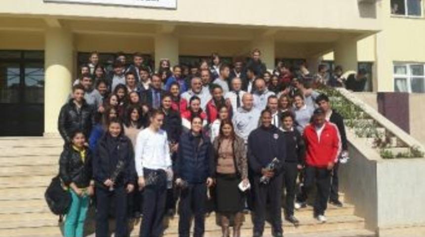 Mersin B&uuml;y&uuml;kşehir Belediyesi Kadın Basketbol Takımı, &Ouml;ğrencilerle Buluştu