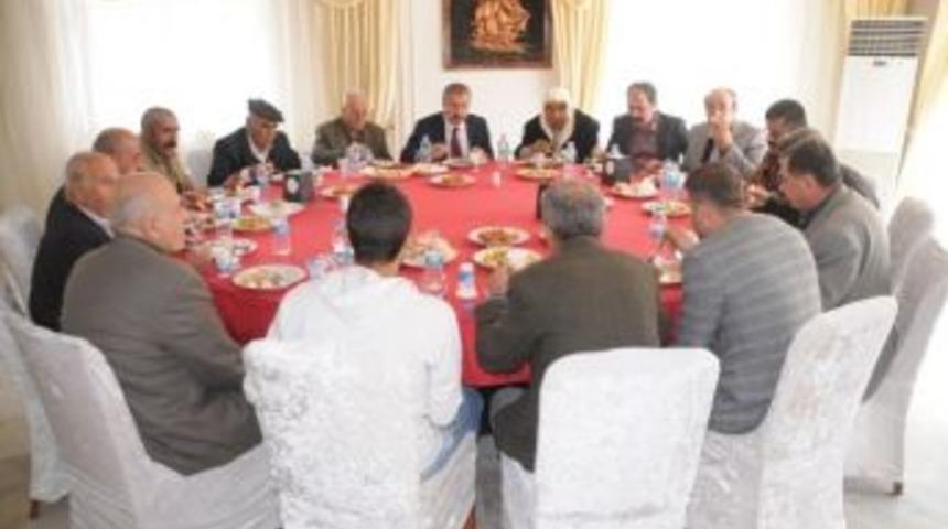 M. Ali Dinler, Vefatının 2. Yıld&ouml;n&uuml;m&uuml;nde Mezarı Başında Anıldı