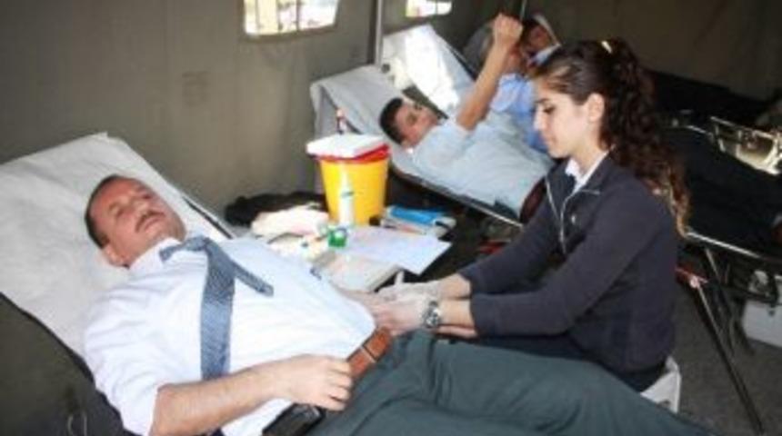 Vergi Haftası&rsquo;nda Kan Bağışı Yaptılar