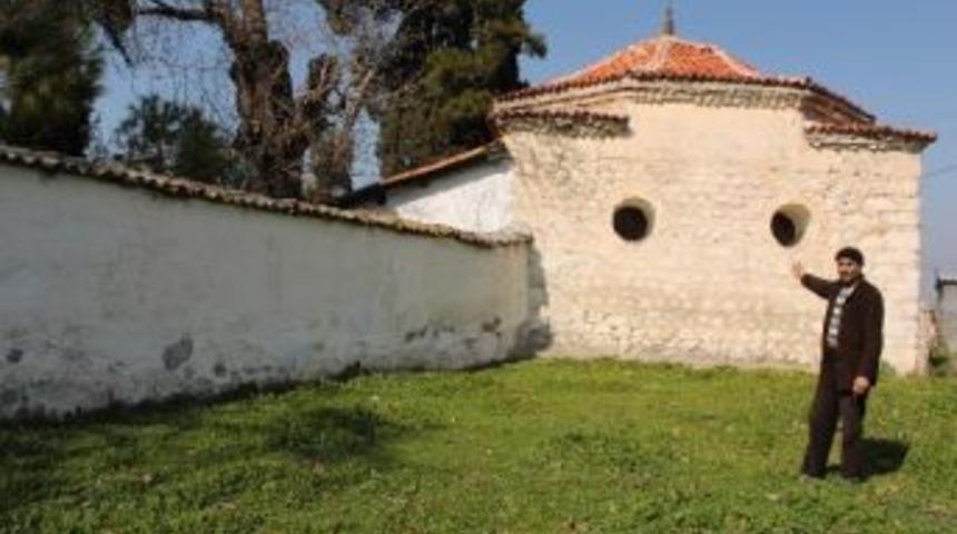 Karacaahmet T&uuml;rbesi Kaderine Terkedildi