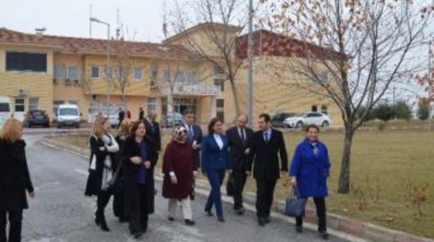 Miad Kadın Kollarından Miad Sevgi Evlerine Ziyaret