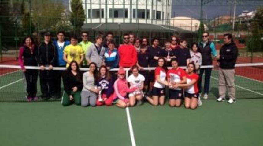 Aydın&rsquo;da Başarıları Tenis&ccedil;iler &Ouml;d&uuml;llendirildi