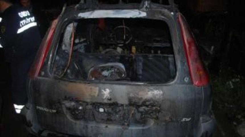 G&uuml;nd&uuml;z Satın Aldığı Otomobili Gece Yandı