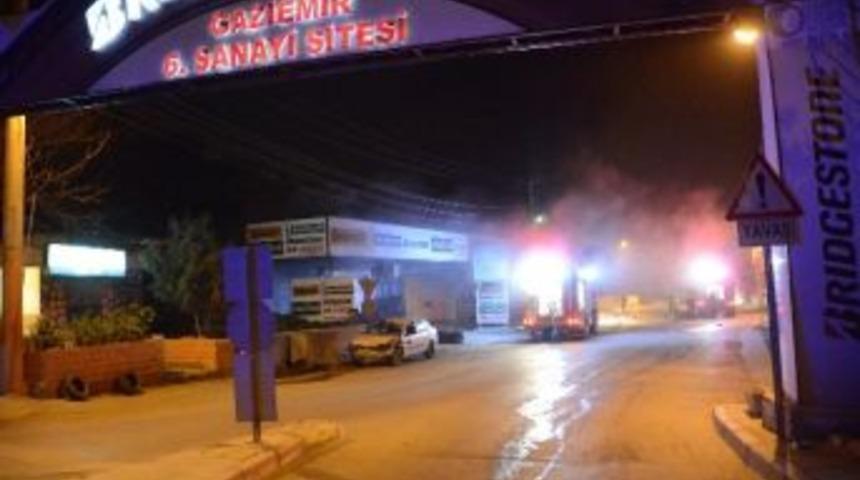 İzmir&rsquo;de İşyeri Yangını Korkuttu