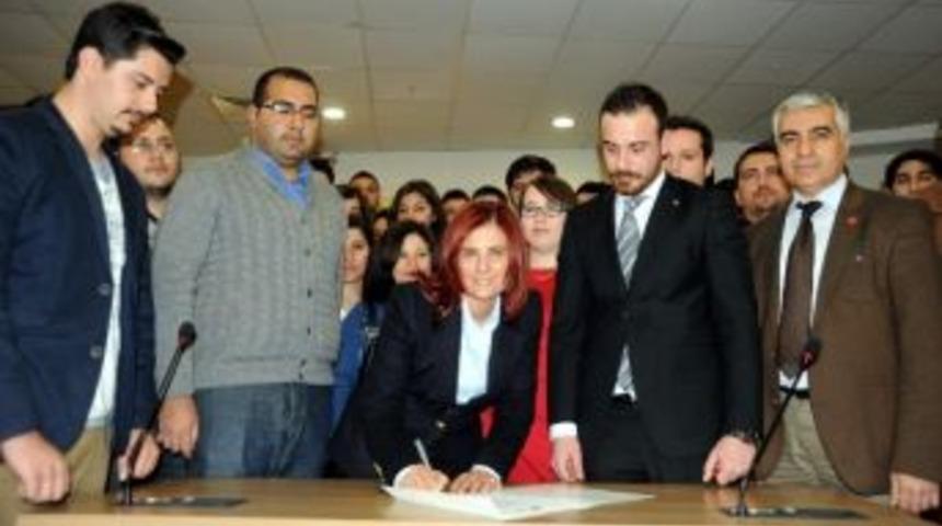 Başkan &Ccedil;er&ccedil;ioğlu, Gen&ccedil;lerle Protokol İmzaladı