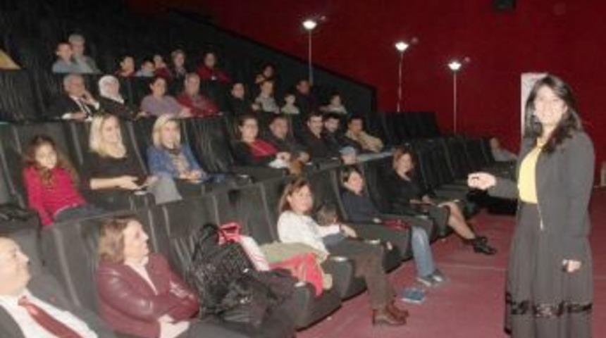 Ele Avuca Sığmayan &Ccedil;ocuklar