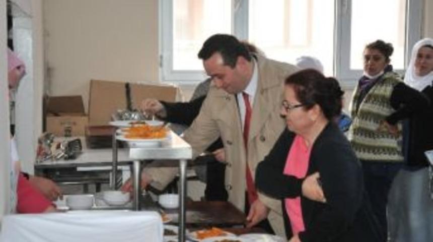 Başkan Adayı Okan Yanmaz, Tekstil &Ccedil;alışanlarıyla Birlikte Yemek Yedi