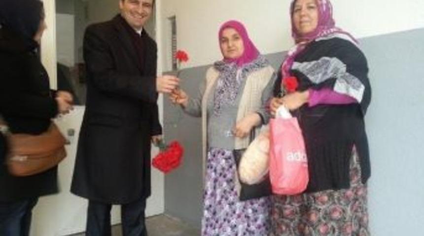 Ak&ccedil;akoca'nın Gen&ccedil; Başkan Adayı &Ccedil;almadık Kapı Bırakmıyor