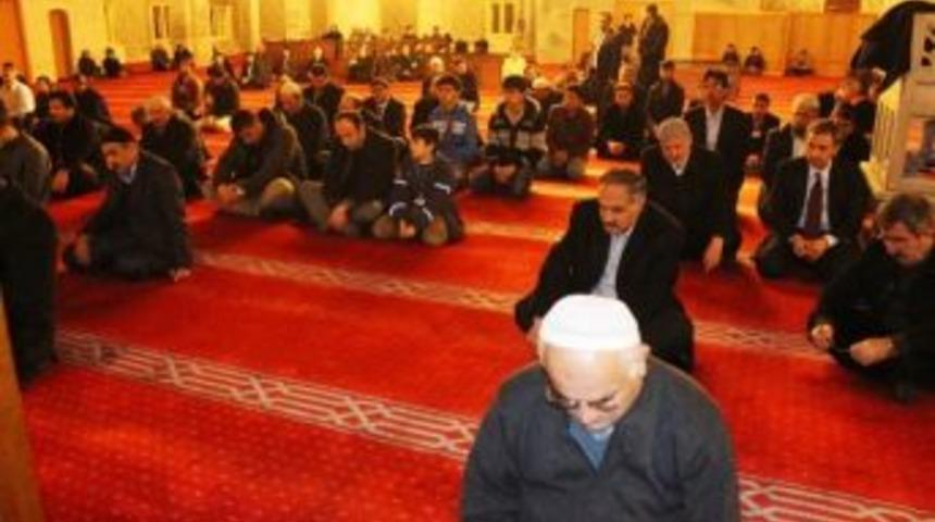 Van'da Necmettin Erbakan İ&ccedil;in Mevlit Okutuldu