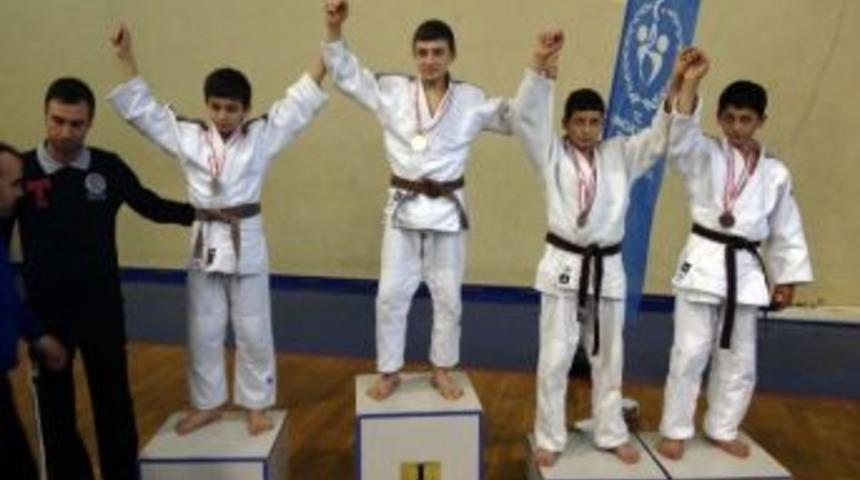 Kocaeli Judo Karması Yarı Finale Y&uuml;kseldi