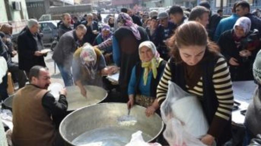 Kula'da Mahalleli Yağmur Duasına &Ccedil;ıktı