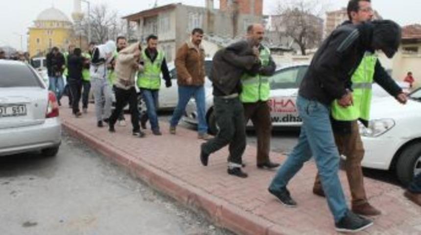 Hırsızlık Zanlıları Yakalandı