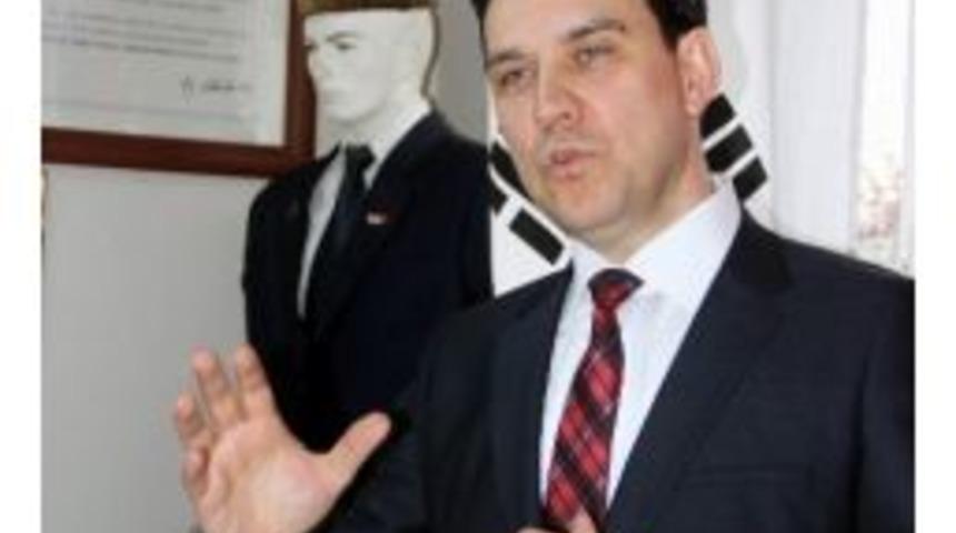 Gazilerden Dr. Esgin&rsquo;e Kalpak